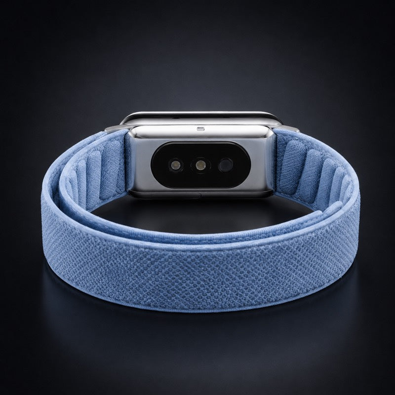 Face intérieure du bracelet, capteur et boîtier côté peau.